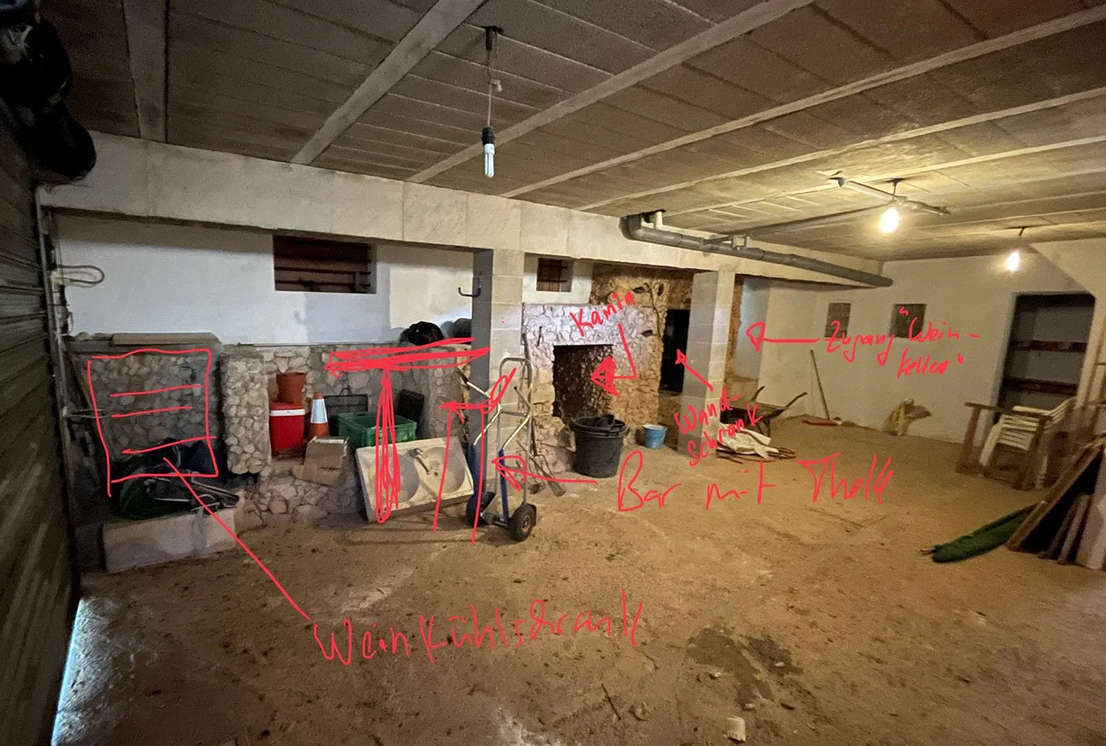 Unausgebauter Keller mit eingezeichneten Umbauideen